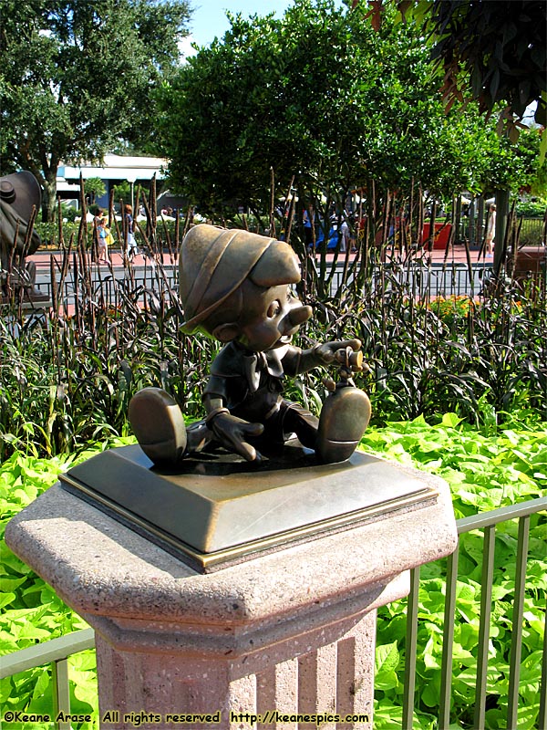 Statues around the Hub