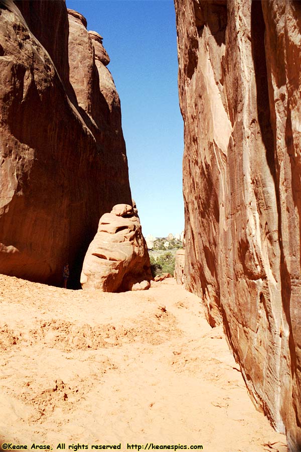 Sand Dune Arch Trail