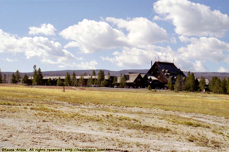 Old Faithful Inn and Visitor's Center