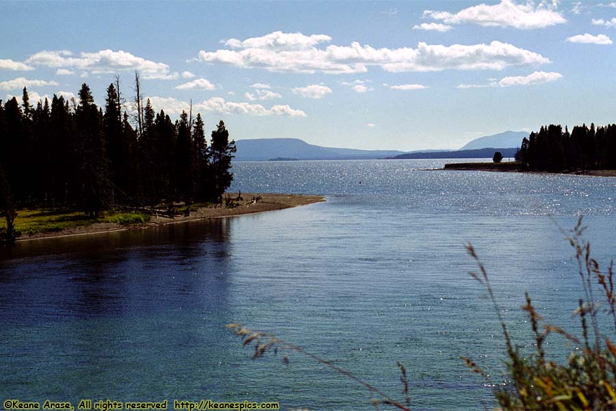 Yellowstone River / Lake