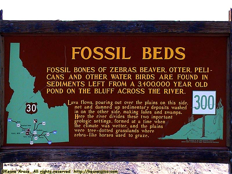 Fossil Beds sign