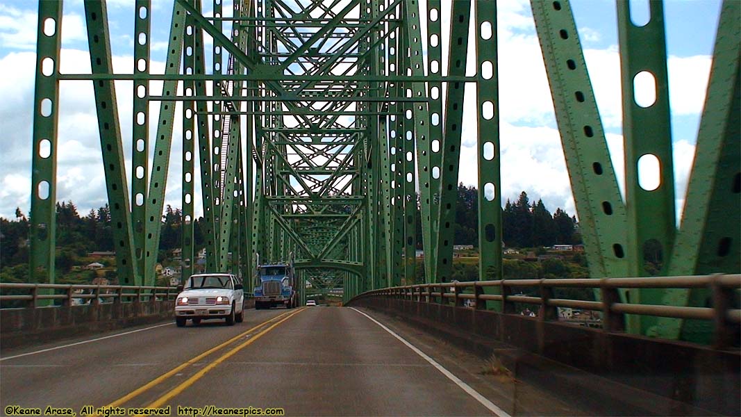 Washington / Oregon bridge