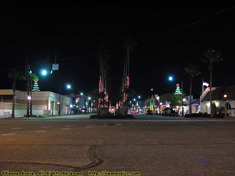 Venice Avenue at night