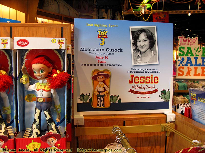 D23's 2010 Jessie Doll Intro with Joan Cusack