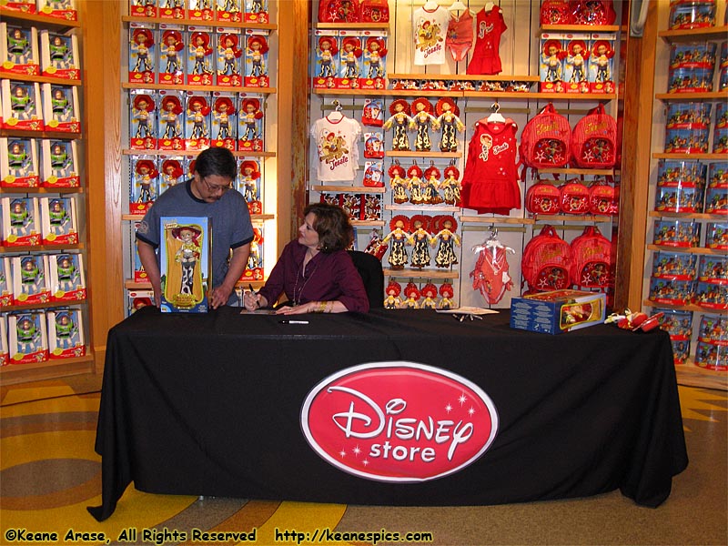 D23's 2010 Jessie Doll Intro with Joan Cusack