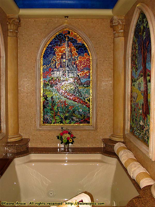 Cinderella Castle Suite, Bathroom