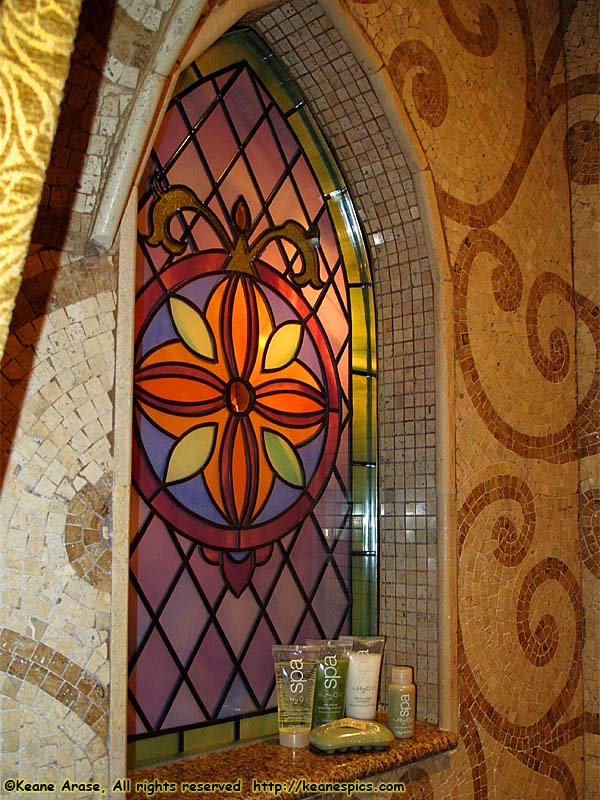 Cinderella Castle Suite, Bathroom