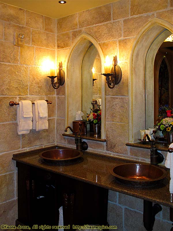 Cinderella Castle Suite, Bathroom