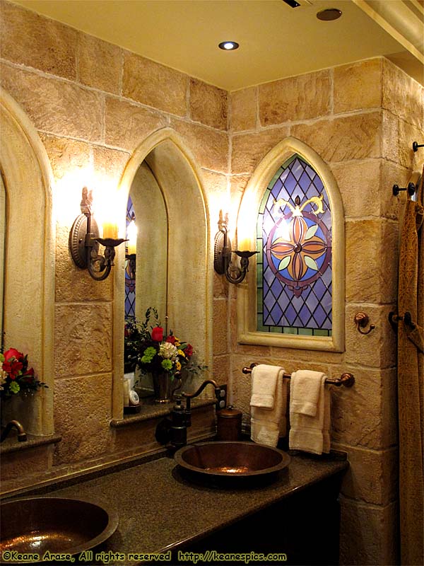 Cinderella Castle Suite, Bathroom