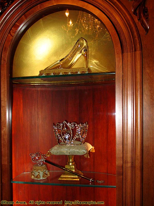 Cinderella Castle Suite, Foyer