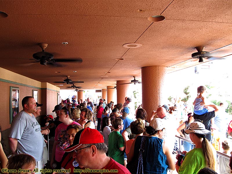 Voyage of the Little Mermaid queue