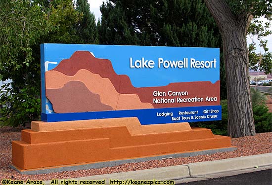 GlenCanyonLakePowellEntrySign.jpg