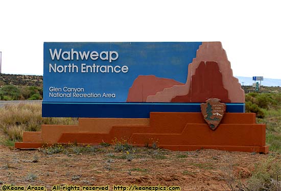 GlenCanyonWahweapEntrySign.jpg